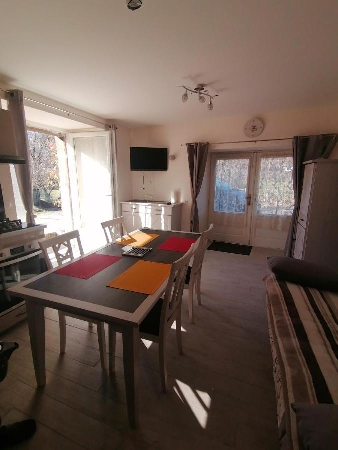La Basse-Cour Apartment Vic-sur-Cere Luaran gambar
